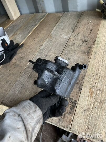 Бачок гура Subaru Forester s11