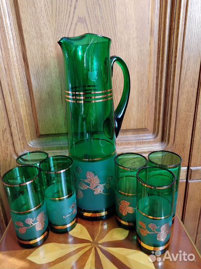 Стаканы и кувшин для пива