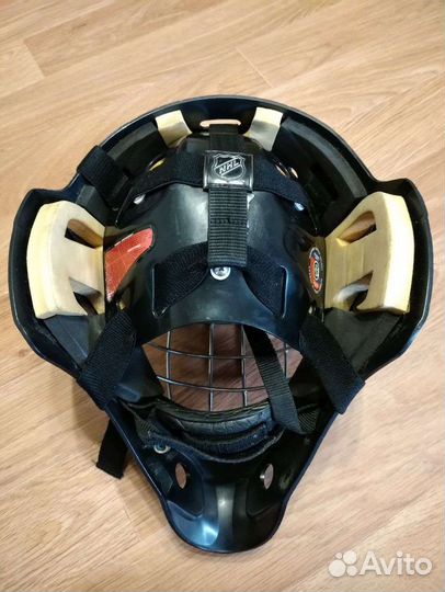 Шлем хоккейного вратаря