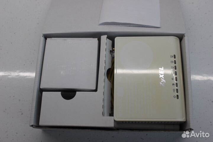 Продаю интернет-центр Zyxel keenetic lite.WI Fi