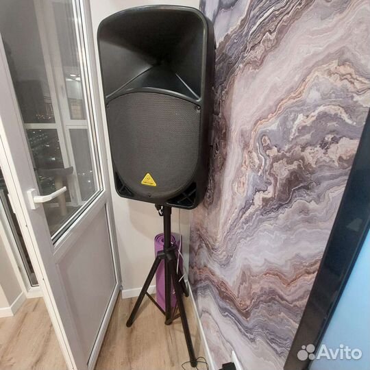 Активная колонка behringer b115