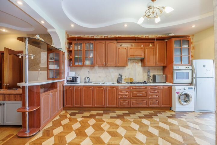 3-к. квартира, 142,3 м², 10/10 эт.