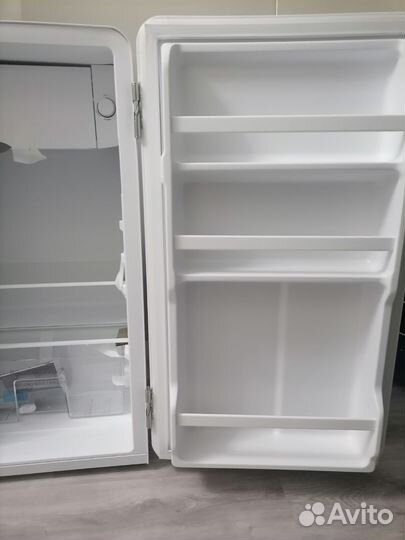 Холодильник новый 85 см 100 литров надежный