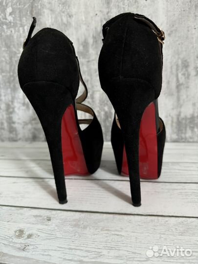 Босоножки Christian Louboutin(38)