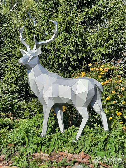 Садовая полигональная фигура олень