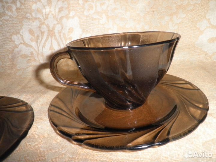Чайные пары из темного стекла