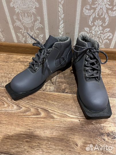 Лыжные ботинки