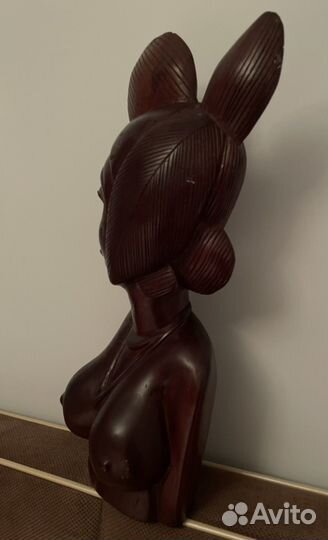 Африканская фигура из красного дерева