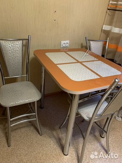 Кухонный стол