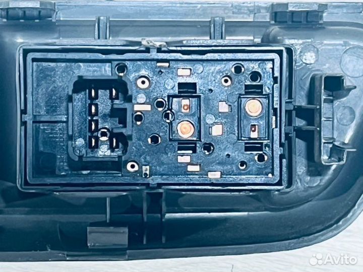 Кнопка стеклоподъемника задняя правая Chevrolet