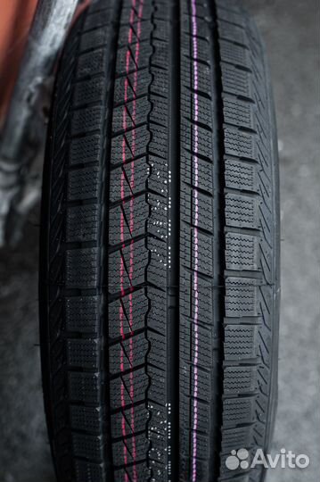 Zmax Icepioneer 868 215/70 R15 98T