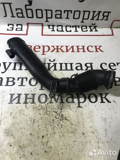 Патрубок воздушного фильтра Land Rover Freelander