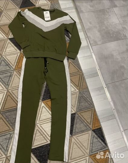 Костюм спортивный женский новый 42 размер