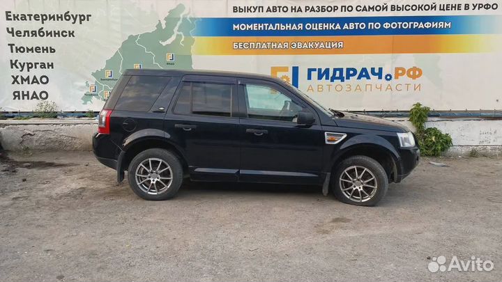 Накладка на порог (наружная) правая Land Rover Freelander 2 LR001680