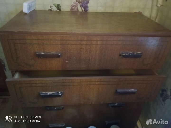 Мебель б/у:диван, столы, шкафы, комоды палас