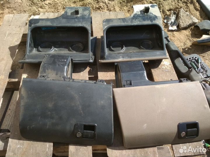 Продам бардачок в сборе на саманд