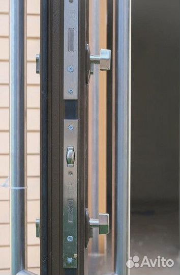 Алюминиевая входная дверь