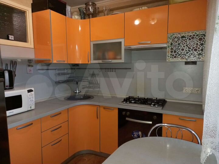 3-к. квартира, 70 м², 1/6 эт.