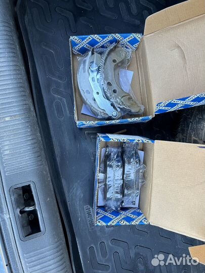 Комлект тормозных колодок рено/лада