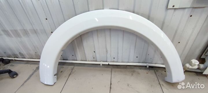 Накладка крыла задняя правая Mitsubishi L200