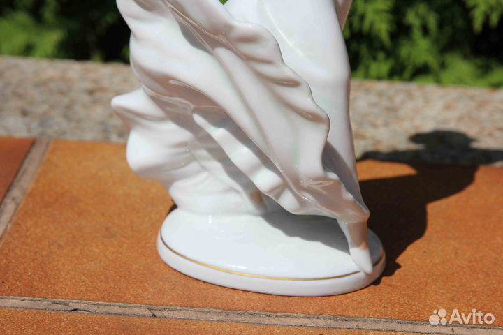 Изящная статуэтка 