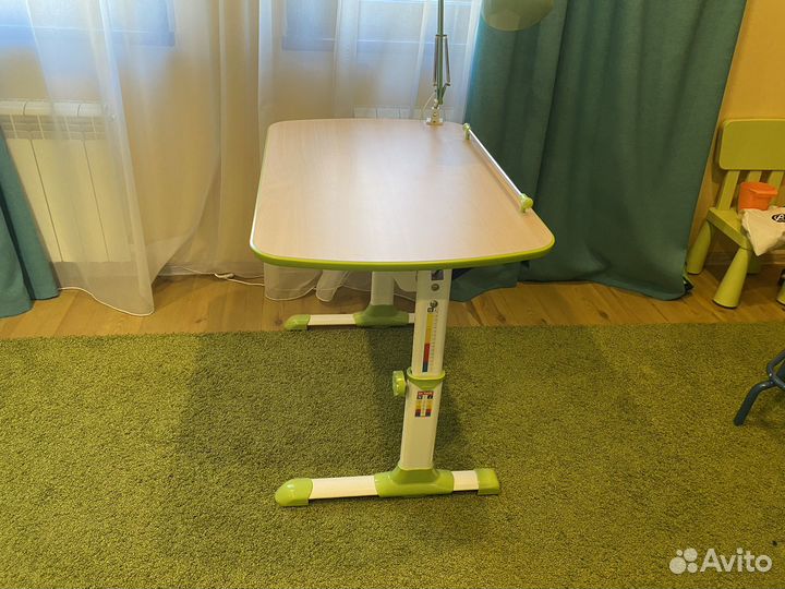 Письменный стол регулируемый для школьника