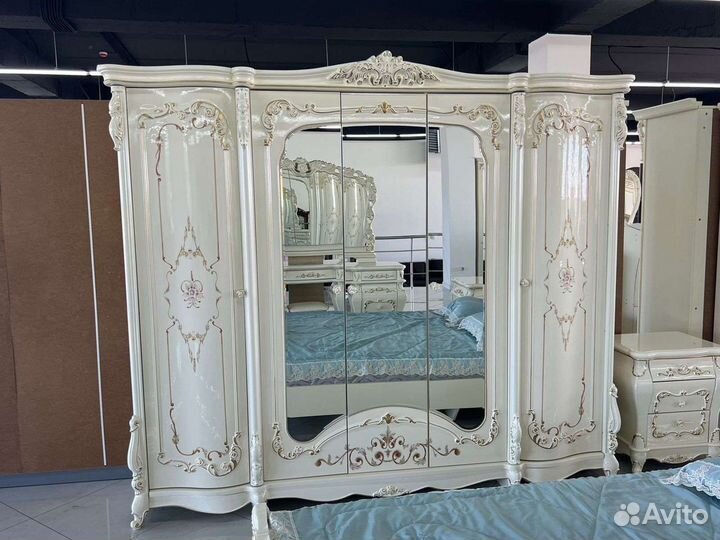 Спальный гарнитур