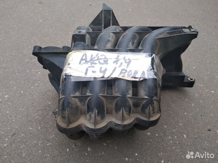 Впускной коллектор 1,4 AHW / AKQ на VW Гольф-4