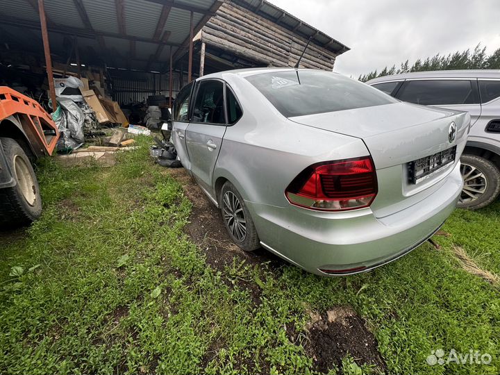 Volkswagen Polo 1.6 МТ, 2016, битый, 110 000 км