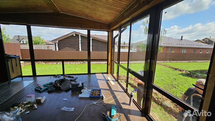 Раздвижное остекление терассы веранды беседки