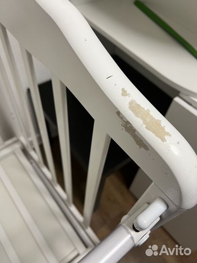 Детская кроватка с маятником