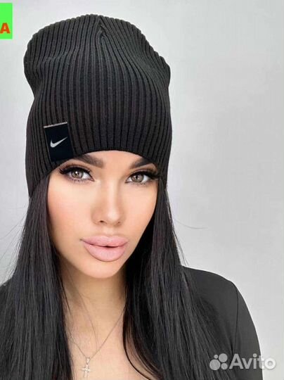 Женская шапка классическая