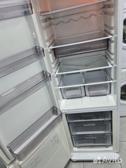 Холодильник Ariston 185 cм