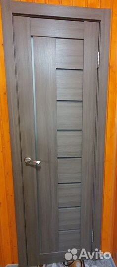 Межкомнатная дверь б/у, с коробкой