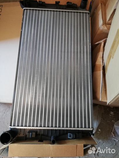 Радиатор охлаждения Мерседес Спринтер