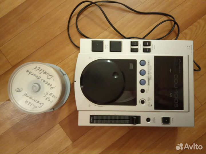 Pioner compact disc player model CDJ-100S