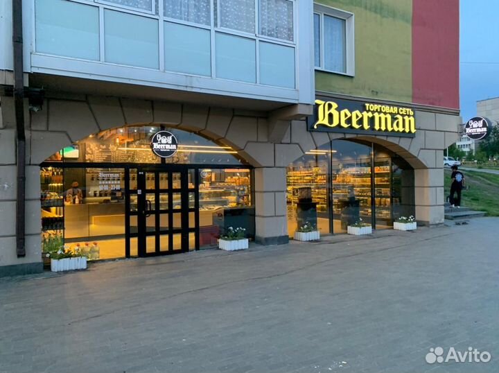 Требуется помощник продавьца-консультанта