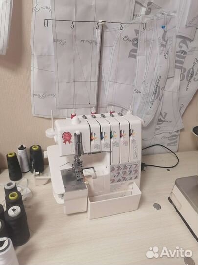 Коверлок merrylock 5550А