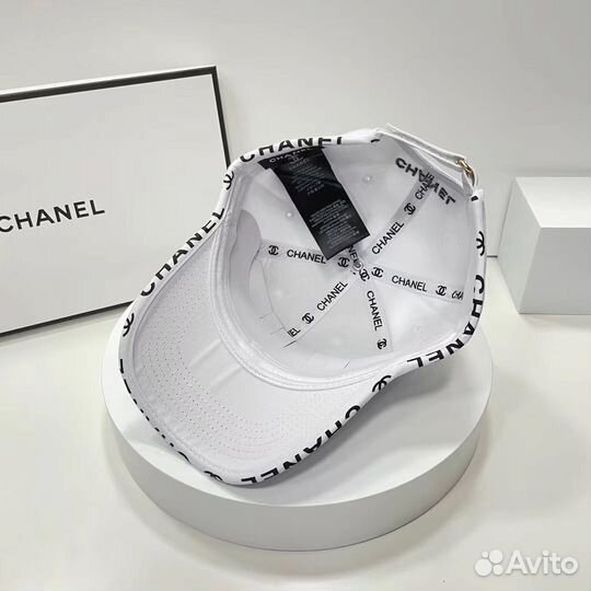 Кепка женская белая chanel