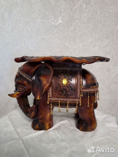 Подставка в виде слона / табурет