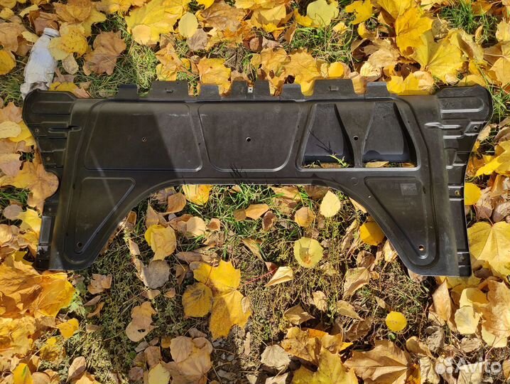 Пыльник двигателя Skoda Octavia A7