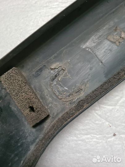 Молдинг лобового стекла передний правый Land Rover