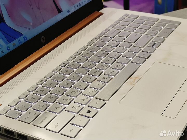 Сенсорный ноутбук HP с уникальным принтом