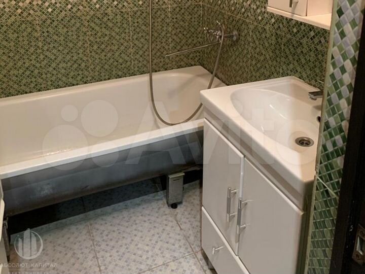 2-к. квартира, 50 м², 1/17 эт.