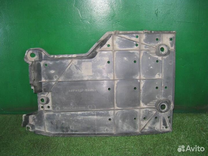 Защита днища правая Toyota Auris E18 2015