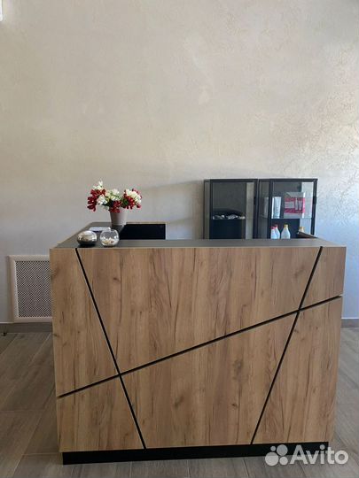 Новая стойка ресепшен