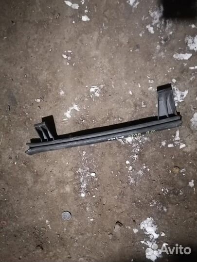 Стекло переднее правое направляющая Hyundai Grand