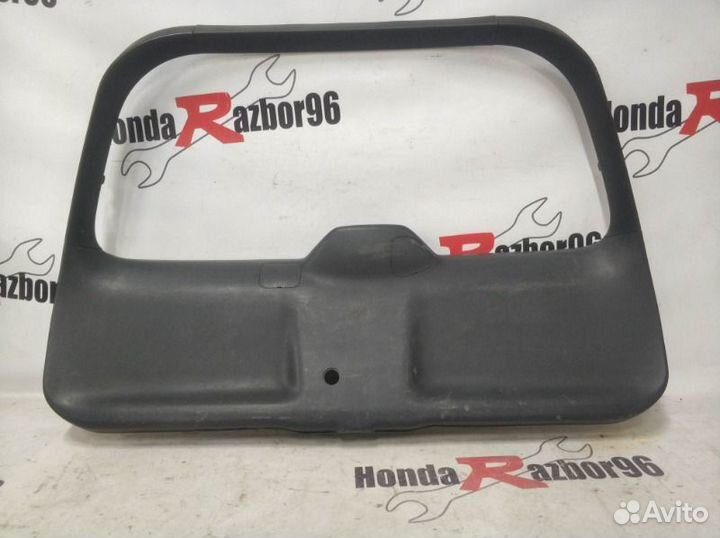 Обшивка крышки багажника Honda Stream RN1 D17A