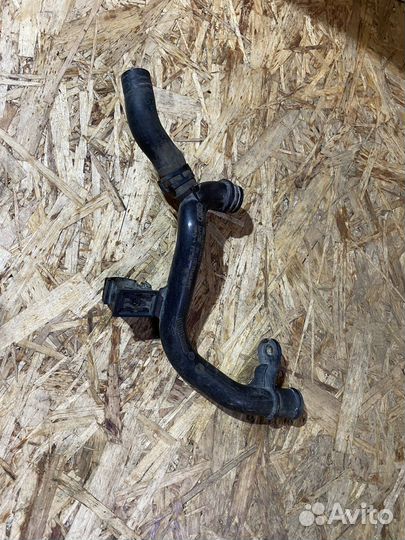 Патрубок системы охлаждения VW Passat B6 B7 CC