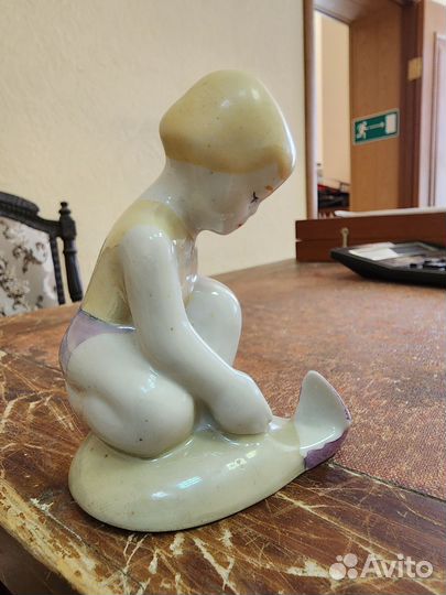 Мальчик с корабликом